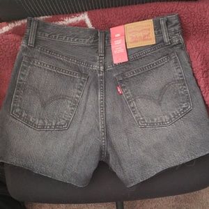Black/charcoal Levi denim shorts